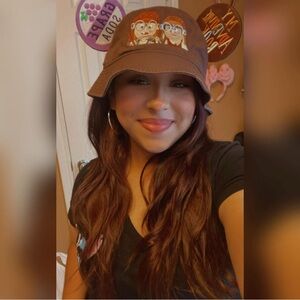 Meet your Posher, Leslie